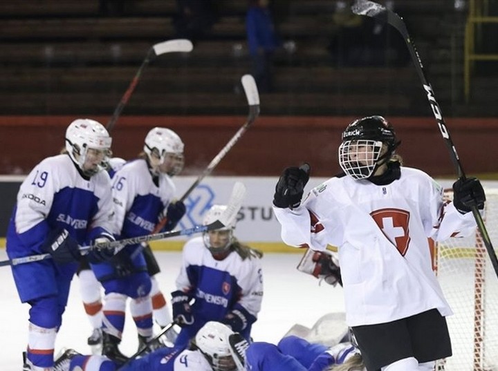 Päť zápasov, štyri prehry. Hokejistky do 18 rokov vypadli